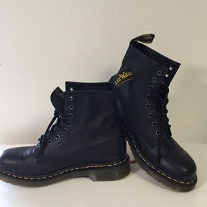 Black, Dr. Martens, boots, women’s